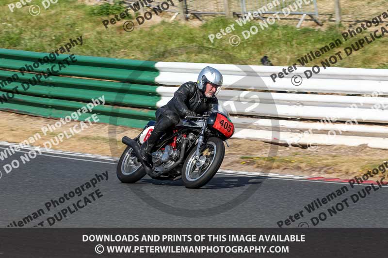 Vintage motorcycle club;eventdigitalimages;mallory park;mallory park trackday photographs;no limits trackdays;peter wileman photography;trackday digital images;trackday photos;vmcc festival 1000 bikes photographs