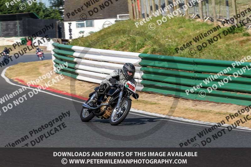 Vintage motorcycle club;eventdigitalimages;mallory park;mallory park trackday photographs;no limits trackdays;peter wileman photography;trackday digital images;trackday photos;vmcc festival 1000 bikes photographs