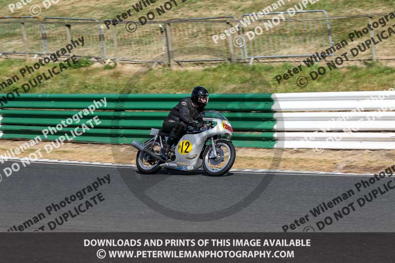 Vintage motorcycle club;eventdigitalimages;mallory park;mallory park trackday photographs;no limits trackdays;peter wileman photography;trackday digital images;trackday photos;vmcc festival 1000 bikes photographs