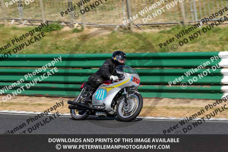 Vintage motorcycle club;eventdigitalimages;mallory park;mallory park trackday photographs;no limits trackdays;peter wileman photography;trackday digital images;trackday photos;vmcc festival 1000 bikes photographs