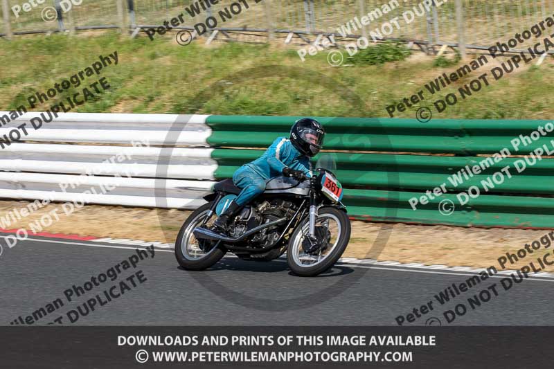 Vintage motorcycle club;eventdigitalimages;mallory park;mallory park trackday photographs;no limits trackdays;peter wileman photography;trackday digital images;trackday photos;vmcc festival 1000 bikes photographs