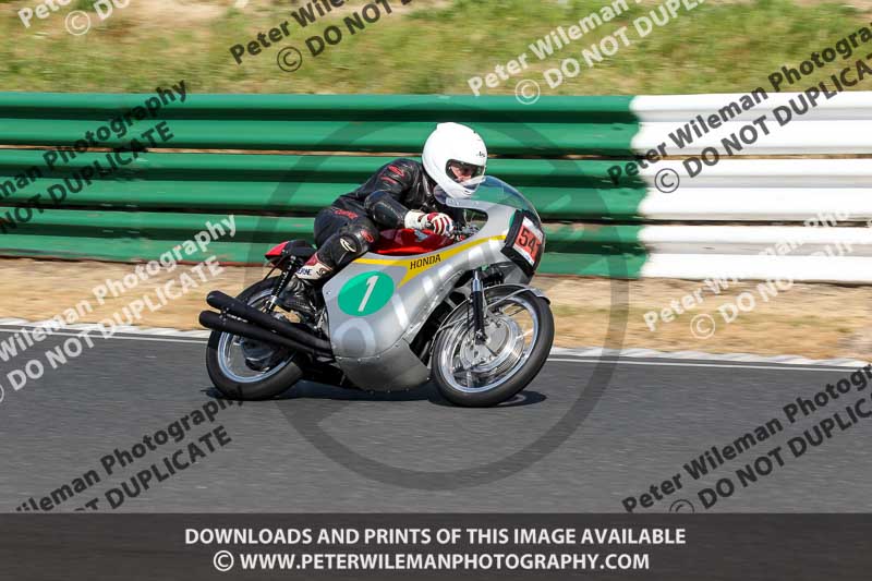 Vintage motorcycle club;eventdigitalimages;mallory park;mallory park trackday photographs;no limits trackdays;peter wileman photography;trackday digital images;trackday photos;vmcc festival 1000 bikes photographs