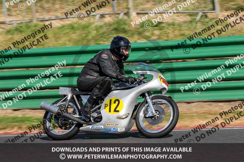 Vintage motorcycle club;eventdigitalimages;mallory park;mallory park trackday photographs;no limits trackdays;peter wileman photography;trackday digital images;trackday photos;vmcc festival 1000 bikes photographs