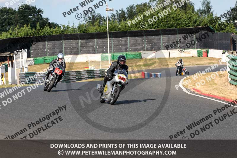 Vintage motorcycle club;eventdigitalimages;mallory park;mallory park trackday photographs;no limits trackdays;peter wileman photography;trackday digital images;trackday photos;vmcc festival 1000 bikes photographs