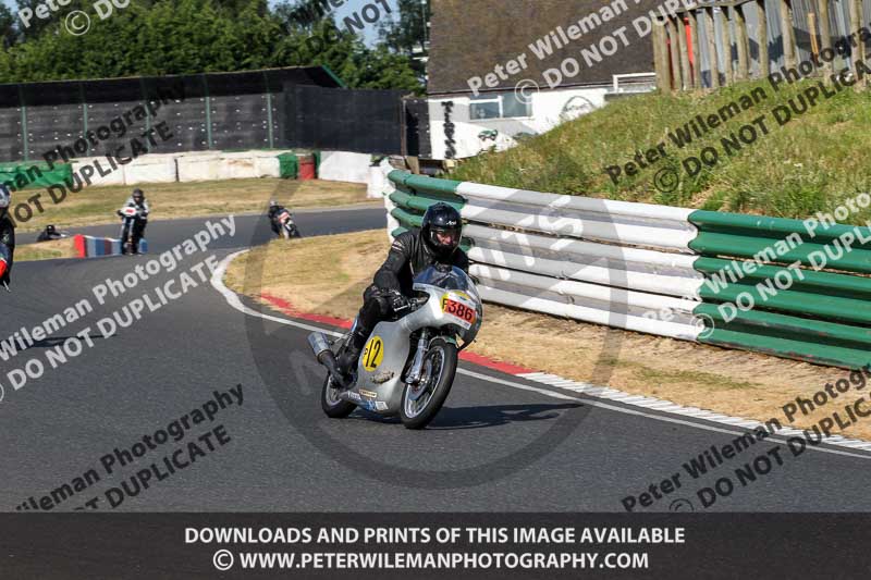 Vintage motorcycle club;eventdigitalimages;mallory park;mallory park trackday photographs;no limits trackdays;peter wileman photography;trackday digital images;trackday photos;vmcc festival 1000 bikes photographs