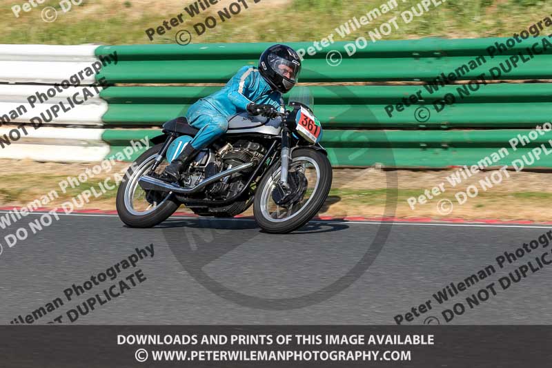 Vintage motorcycle club;eventdigitalimages;mallory park;mallory park trackday photographs;no limits trackdays;peter wileman photography;trackday digital images;trackday photos;vmcc festival 1000 bikes photographs