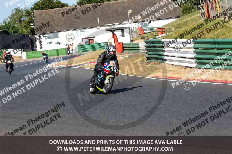 Vintage motorcycle club;eventdigitalimages;mallory park;mallory park trackday photographs;no limits trackdays;peter wileman photography;trackday digital images;trackday photos;vmcc festival 1000 bikes photographs