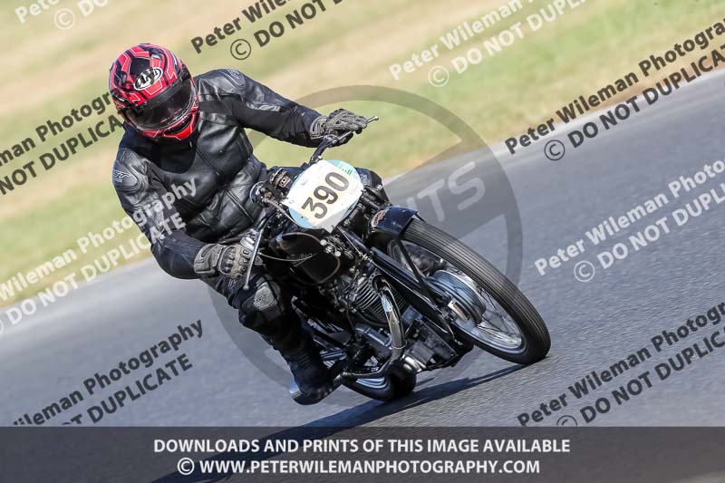 Vintage motorcycle club;eventdigitalimages;mallory park;mallory park trackday photographs;no limits trackdays;peter wileman photography;trackday digital images;trackday photos;vmcc festival 1000 bikes photographs