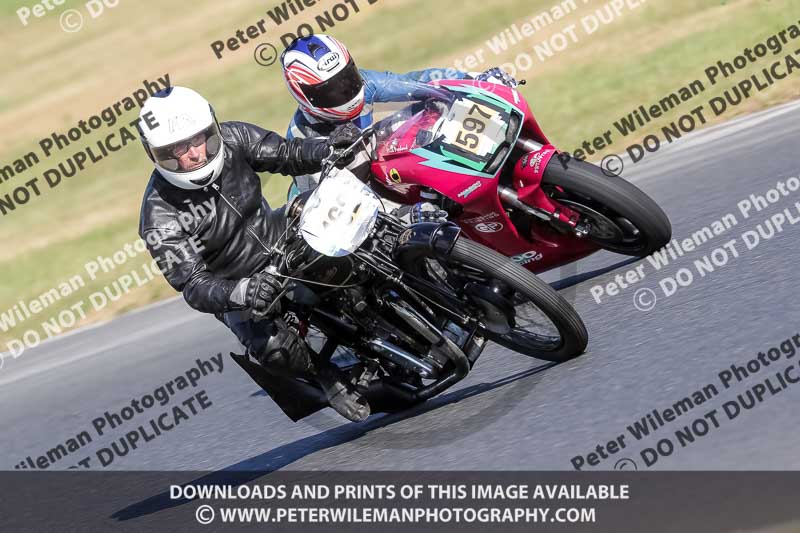 Vintage motorcycle club;eventdigitalimages;mallory park;mallory park trackday photographs;no limits trackdays;peter wileman photography;trackday digital images;trackday photos;vmcc festival 1000 bikes photographs