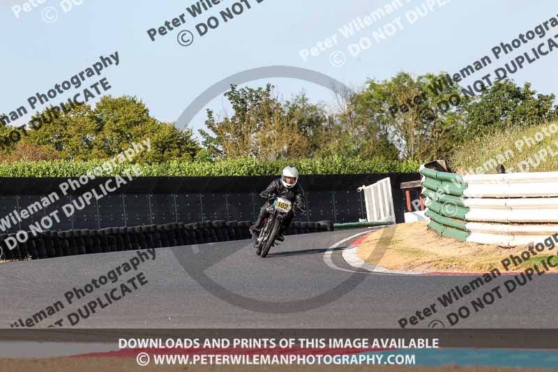 Vintage motorcycle club;eventdigitalimages;mallory park;mallory park trackday photographs;no limits trackdays;peter wileman photography;trackday digital images;trackday photos;vmcc festival 1000 bikes photographs