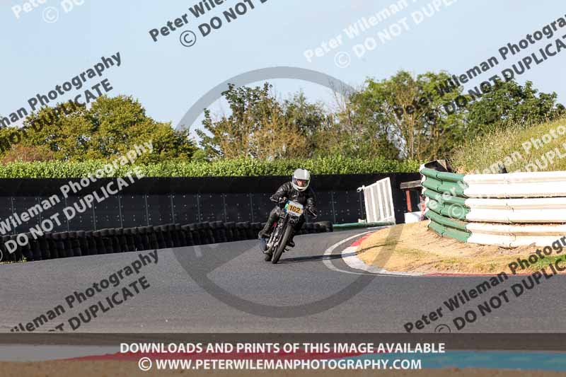 Vintage motorcycle club;eventdigitalimages;mallory park;mallory park trackday photographs;no limits trackdays;peter wileman photography;trackday digital images;trackday photos;vmcc festival 1000 bikes photographs