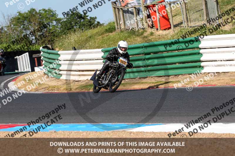 Vintage motorcycle club;eventdigitalimages;mallory park;mallory park trackday photographs;no limits trackdays;peter wileman photography;trackday digital images;trackday photos;vmcc festival 1000 bikes photographs