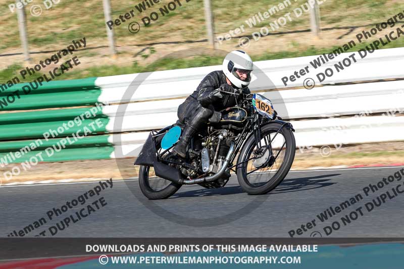 Vintage motorcycle club;eventdigitalimages;mallory park;mallory park trackday photographs;no limits trackdays;peter wileman photography;trackday digital images;trackday photos;vmcc festival 1000 bikes photographs