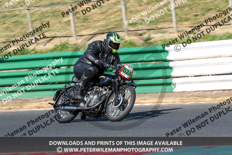 Vintage motorcycle club;eventdigitalimages;mallory park;mallory park trackday photographs;no limits trackdays;peter wileman photography;trackday digital images;trackday photos;vmcc festival 1000 bikes photographs