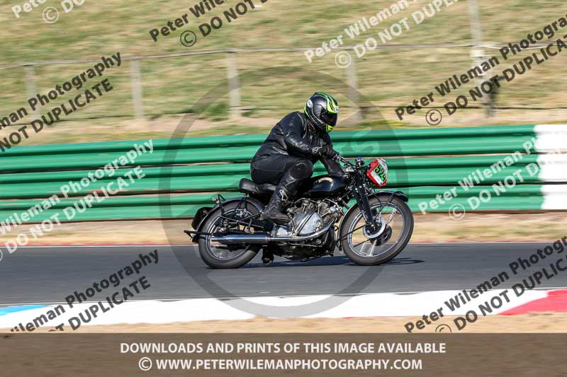 Vintage motorcycle club;eventdigitalimages;mallory park;mallory park trackday photographs;no limits trackdays;peter wileman photography;trackday digital images;trackday photos;vmcc festival 1000 bikes photographs