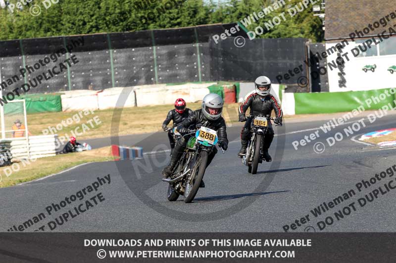 Vintage motorcycle club;eventdigitalimages;mallory park;mallory park trackday photographs;no limits trackdays;peter wileman photography;trackday digital images;trackday photos;vmcc festival 1000 bikes photographs