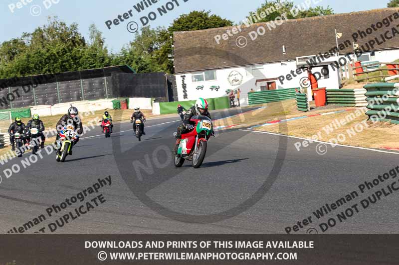 Vintage motorcycle club;eventdigitalimages;mallory park;mallory park trackday photographs;no limits trackdays;peter wileman photography;trackday digital images;trackday photos;vmcc festival 1000 bikes photographs