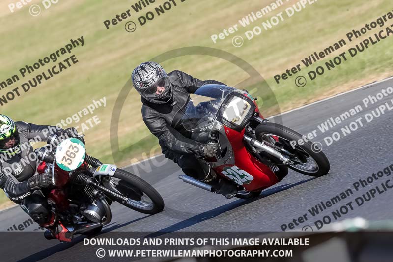 Vintage motorcycle club;eventdigitalimages;mallory park;mallory park trackday photographs;no limits trackdays;peter wileman photography;trackday digital images;trackday photos;vmcc festival 1000 bikes photographs