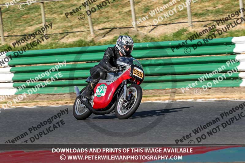 Vintage motorcycle club;eventdigitalimages;mallory park;mallory park trackday photographs;no limits trackdays;peter wileman photography;trackday digital images;trackday photos;vmcc festival 1000 bikes photographs