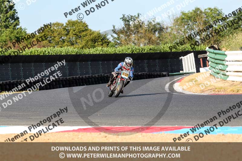 Vintage motorcycle club;eventdigitalimages;mallory park;mallory park trackday photographs;no limits trackdays;peter wileman photography;trackday digital images;trackday photos;vmcc festival 1000 bikes photographs