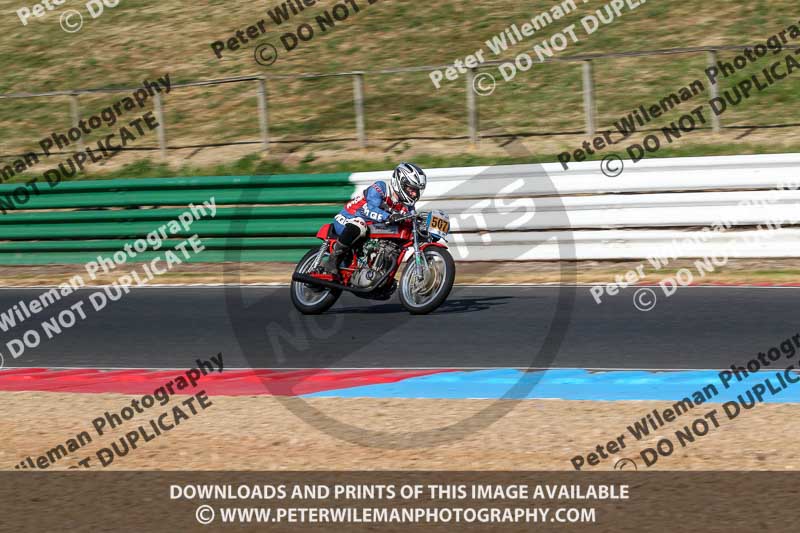 Vintage motorcycle club;eventdigitalimages;mallory park;mallory park trackday photographs;no limits trackdays;peter wileman photography;trackday digital images;trackday photos;vmcc festival 1000 bikes photographs