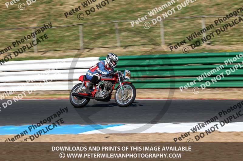 Vintage motorcycle club;eventdigitalimages;mallory park;mallory park trackday photographs;no limits trackdays;peter wileman photography;trackday digital images;trackday photos;vmcc festival 1000 bikes photographs