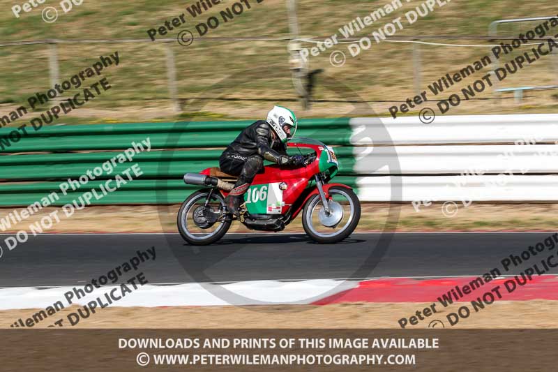 Vintage motorcycle club;eventdigitalimages;mallory park;mallory park trackday photographs;no limits trackdays;peter wileman photography;trackday digital images;trackday photos;vmcc festival 1000 bikes photographs