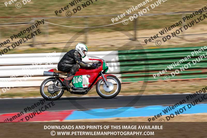 Vintage motorcycle club;eventdigitalimages;mallory park;mallory park trackday photographs;no limits trackdays;peter wileman photography;trackday digital images;trackday photos;vmcc festival 1000 bikes photographs