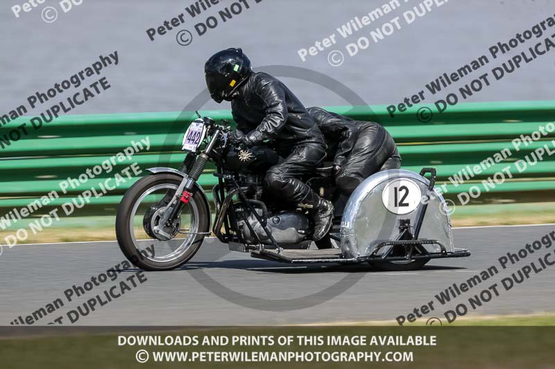 Vintage motorcycle club;eventdigitalimages;mallory park;mallory park trackday photographs;no limits trackdays;peter wileman photography;trackday digital images;trackday photos;vmcc festival 1000 bikes photographs