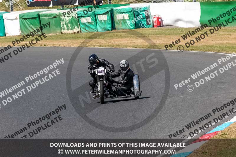 Vintage motorcycle club;eventdigitalimages;mallory park;mallory park trackday photographs;no limits trackdays;peter wileman photography;trackday digital images;trackday photos;vmcc festival 1000 bikes photographs