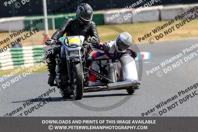 Vintage motorcycle club;eventdigitalimages;mallory park;mallory park trackday photographs;no limits trackdays;peter wileman photography;trackday digital images;trackday photos;vmcc festival 1000 bikes photographs