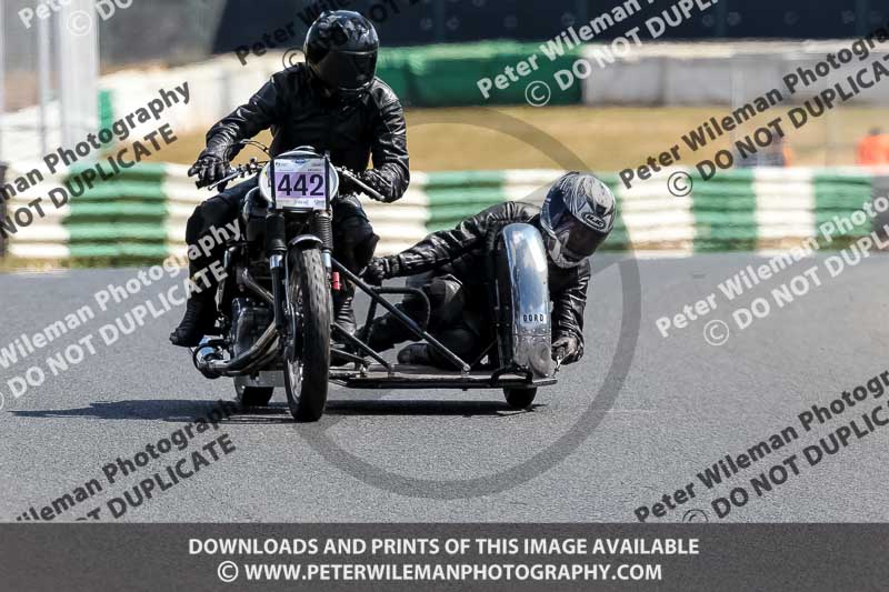 Vintage motorcycle club;eventdigitalimages;mallory park;mallory park trackday photographs;no limits trackdays;peter wileman photography;trackday digital images;trackday photos;vmcc festival 1000 bikes photographs