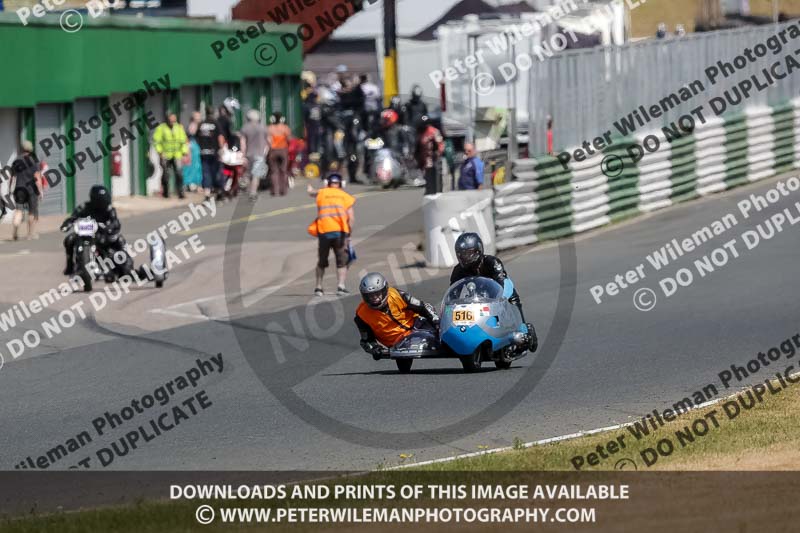 Vintage motorcycle club;eventdigitalimages;mallory park;mallory park trackday photographs;no limits trackdays;peter wileman photography;trackday digital images;trackday photos;vmcc festival 1000 bikes photographs