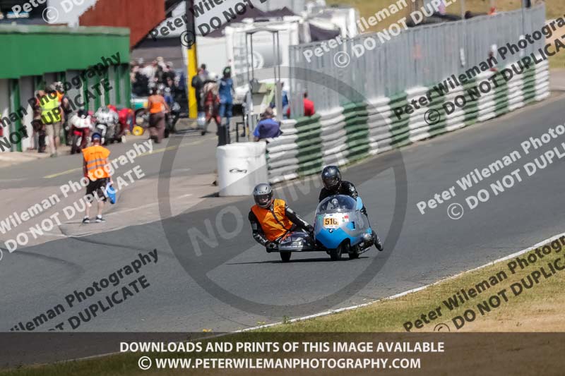 Vintage motorcycle club;eventdigitalimages;mallory park;mallory park trackday photographs;no limits trackdays;peter wileman photography;trackday digital images;trackday photos;vmcc festival 1000 bikes photographs