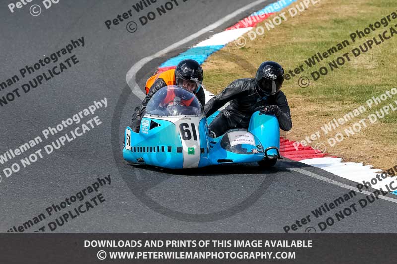 Vintage motorcycle club;eventdigitalimages;mallory park;mallory park trackday photographs;no limits trackdays;peter wileman photography;trackday digital images;trackday photos;vmcc festival 1000 bikes photographs