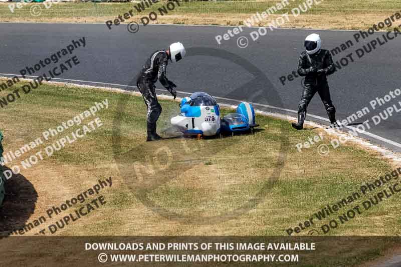 Vintage motorcycle club;eventdigitalimages;mallory park;mallory park trackday photographs;no limits trackdays;peter wileman photography;trackday digital images;trackday photos;vmcc festival 1000 bikes photographs