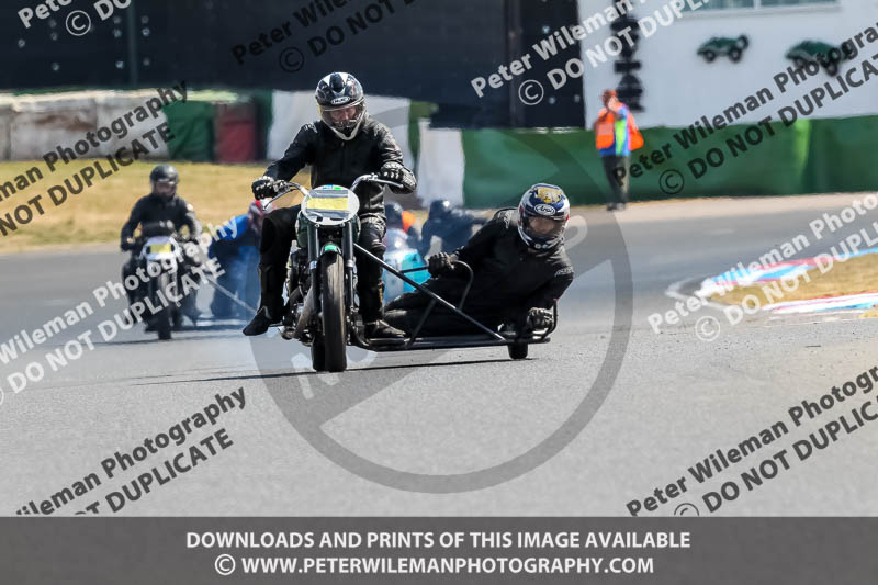 Vintage motorcycle club;eventdigitalimages;mallory park;mallory park trackday photographs;no limits trackdays;peter wileman photography;trackday digital images;trackday photos;vmcc festival 1000 bikes photographs