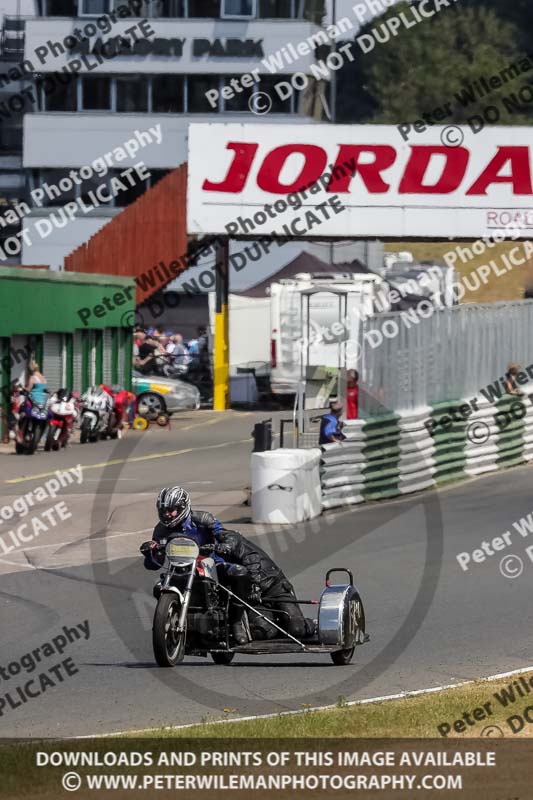 Vintage motorcycle club;eventdigitalimages;mallory park;mallory park trackday photographs;no limits trackdays;peter wileman photography;trackday digital images;trackday photos;vmcc festival 1000 bikes photographs