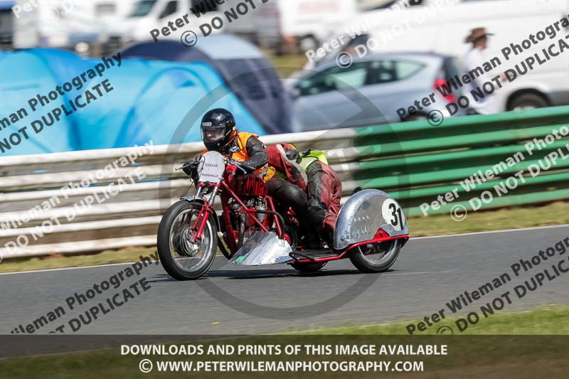 Vintage motorcycle club;eventdigitalimages;mallory park;mallory park trackday photographs;no limits trackdays;peter wileman photography;trackday digital images;trackday photos;vmcc festival 1000 bikes photographs