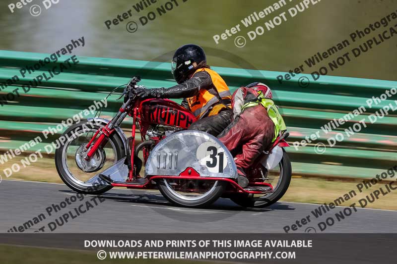 Vintage motorcycle club;eventdigitalimages;mallory park;mallory park trackday photographs;no limits trackdays;peter wileman photography;trackday digital images;trackday photos;vmcc festival 1000 bikes photographs