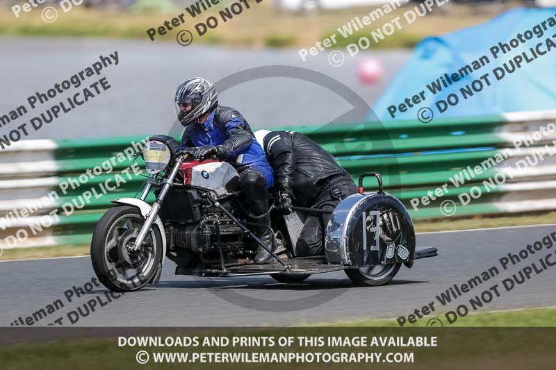 Vintage motorcycle club;eventdigitalimages;mallory park;mallory park trackday photographs;no limits trackdays;peter wileman photography;trackday digital images;trackday photos;vmcc festival 1000 bikes photographs