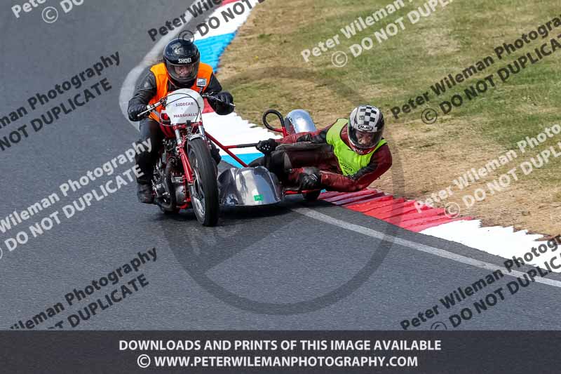 Vintage motorcycle club;eventdigitalimages;mallory park;mallory park trackday photographs;no limits trackdays;peter wileman photography;trackday digital images;trackday photos;vmcc festival 1000 bikes photographs