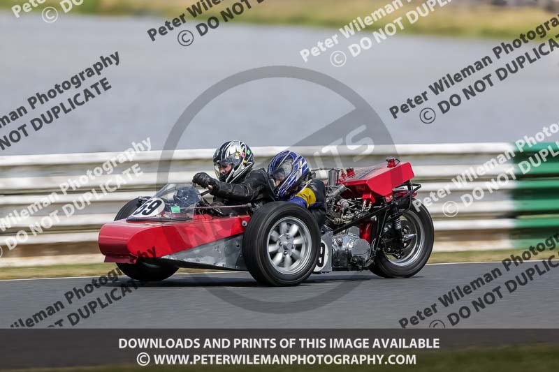 Vintage motorcycle club;eventdigitalimages;mallory park;mallory park trackday photographs;no limits trackdays;peter wileman photography;trackday digital images;trackday photos;vmcc festival 1000 bikes photographs