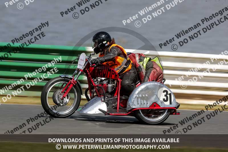 Vintage motorcycle club;eventdigitalimages;mallory park;mallory park trackday photographs;no limits trackdays;peter wileman photography;trackday digital images;trackday photos;vmcc festival 1000 bikes photographs