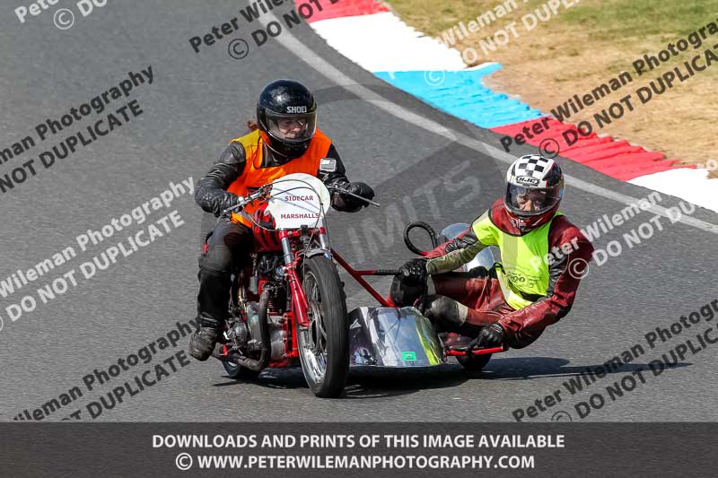 Vintage motorcycle club;eventdigitalimages;mallory park;mallory park trackday photographs;no limits trackdays;peter wileman photography;trackday digital images;trackday photos;vmcc festival 1000 bikes photographs