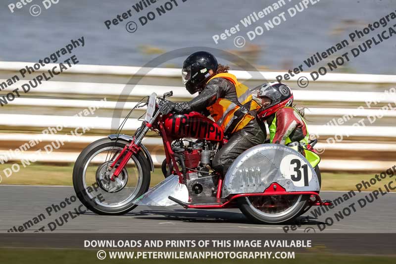 Vintage motorcycle club;eventdigitalimages;mallory park;mallory park trackday photographs;no limits trackdays;peter wileman photography;trackday digital images;trackday photos;vmcc festival 1000 bikes photographs