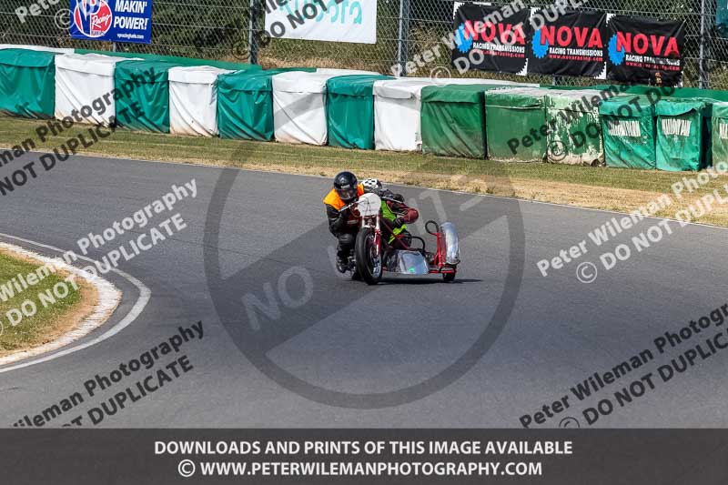 Vintage motorcycle club;eventdigitalimages;mallory park;mallory park trackday photographs;no limits trackdays;peter wileman photography;trackday digital images;trackday photos;vmcc festival 1000 bikes photographs