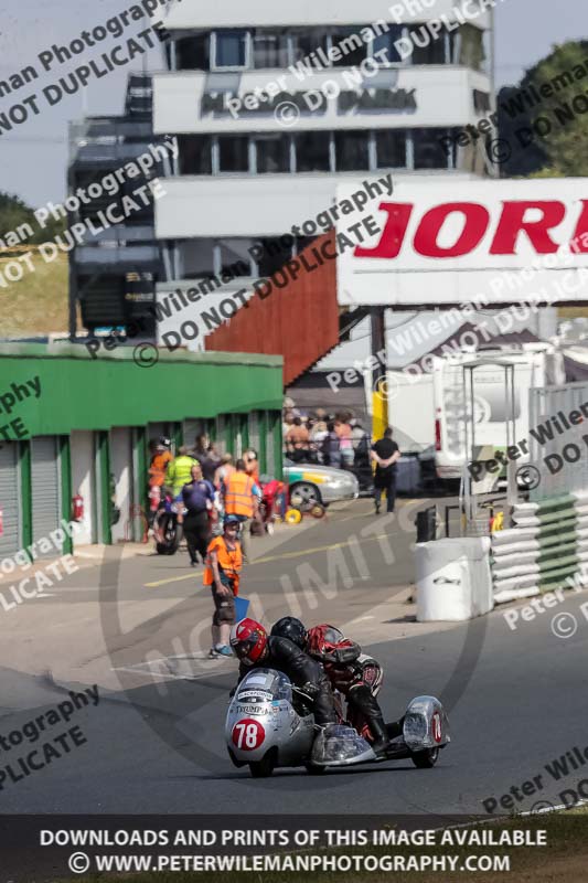 Vintage motorcycle club;eventdigitalimages;mallory park;mallory park trackday photographs;no limits trackdays;peter wileman photography;trackday digital images;trackday photos;vmcc festival 1000 bikes photographs