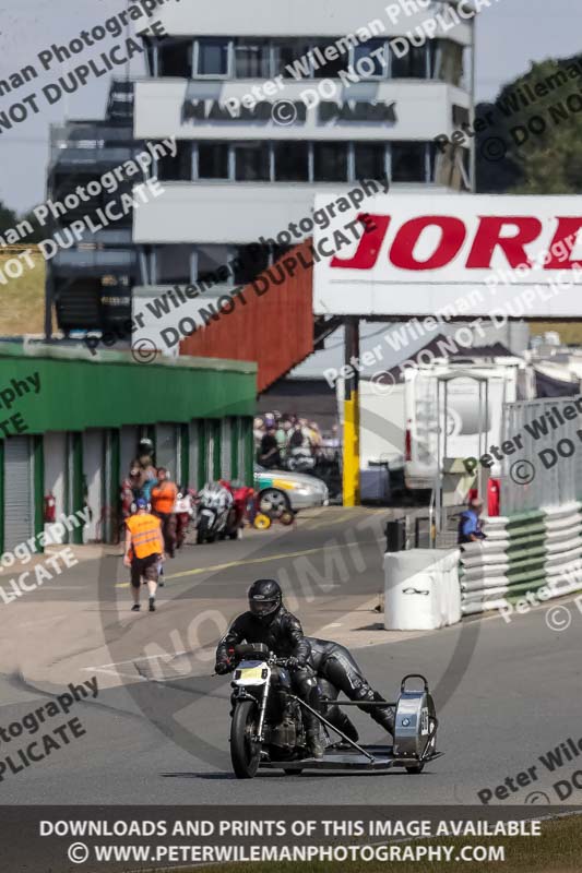 Vintage motorcycle club;eventdigitalimages;mallory park;mallory park trackday photographs;no limits trackdays;peter wileman photography;trackday digital images;trackday photos;vmcc festival 1000 bikes photographs