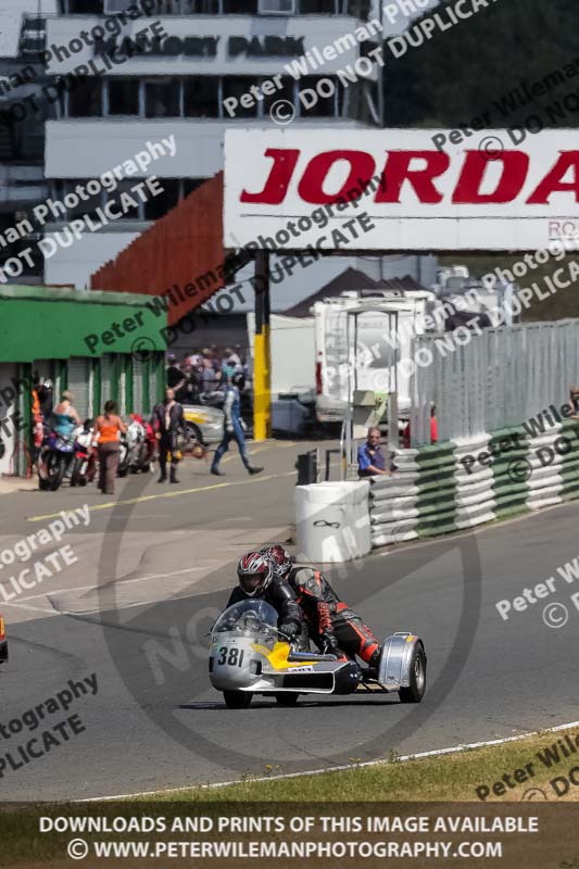 Vintage motorcycle club;eventdigitalimages;mallory park;mallory park trackday photographs;no limits trackdays;peter wileman photography;trackday digital images;trackday photos;vmcc festival 1000 bikes photographs